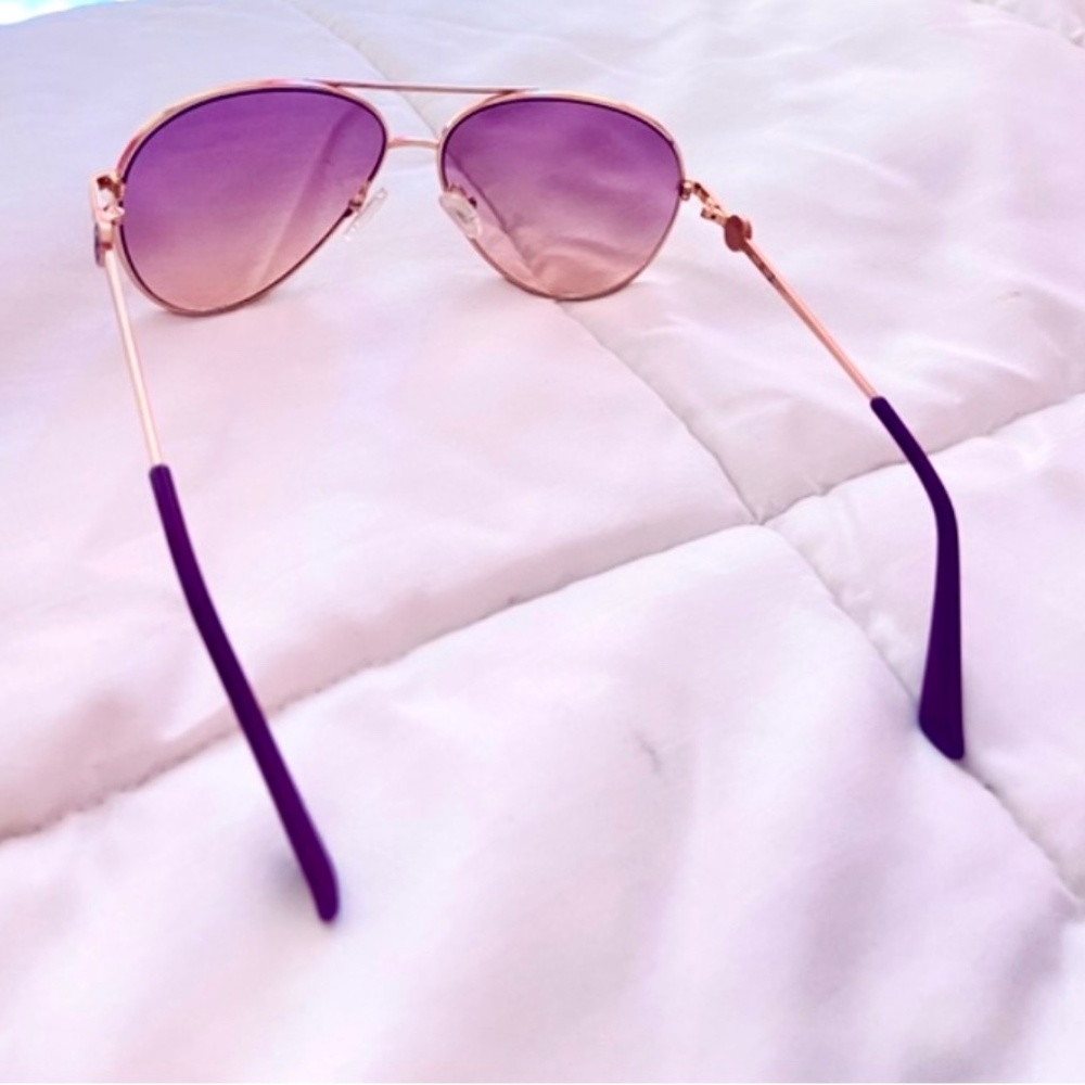 NWOT GUESS Aviator Shape Rose Gold Trim Purple-Tinted Shades Classic Sunglasses - Picture 4 of 5